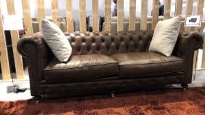 Chesterfield lounge in cracked brown leather